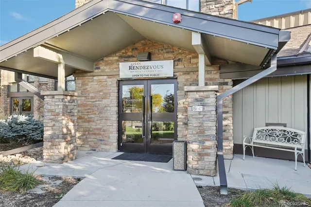 a view of a dinning table and chairs in the patio