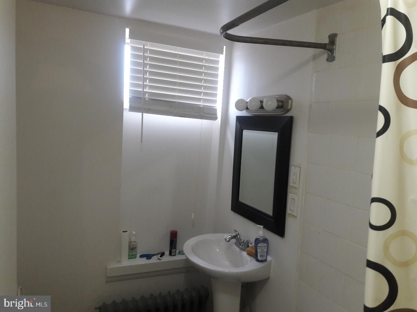 315 Fitzgerald Street Philadelphia, PA 19148 - Photo 12 of 24 Bathroom