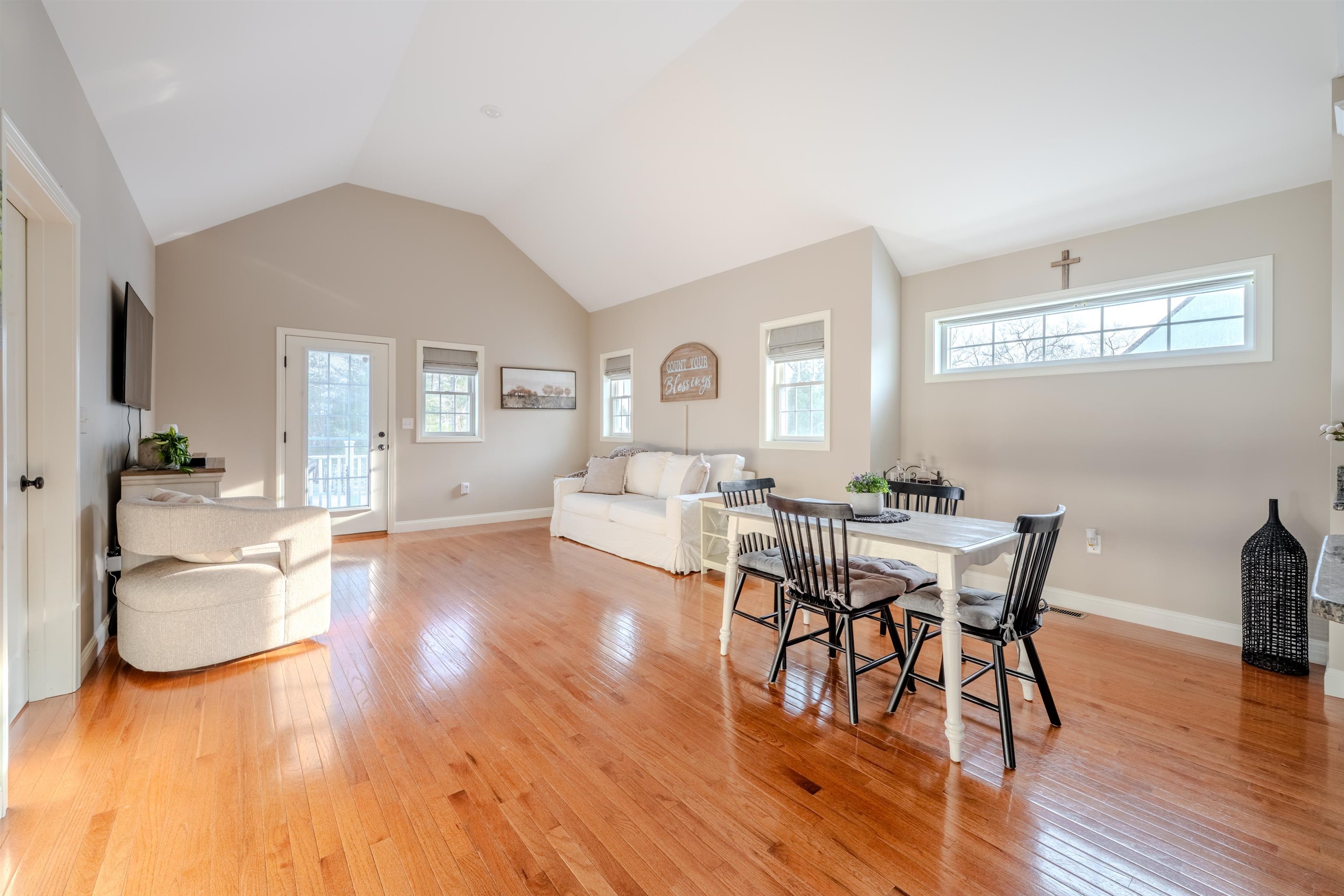 4 Crown Point Circle Merrimack, NH 03054 - Photo 12 of 59