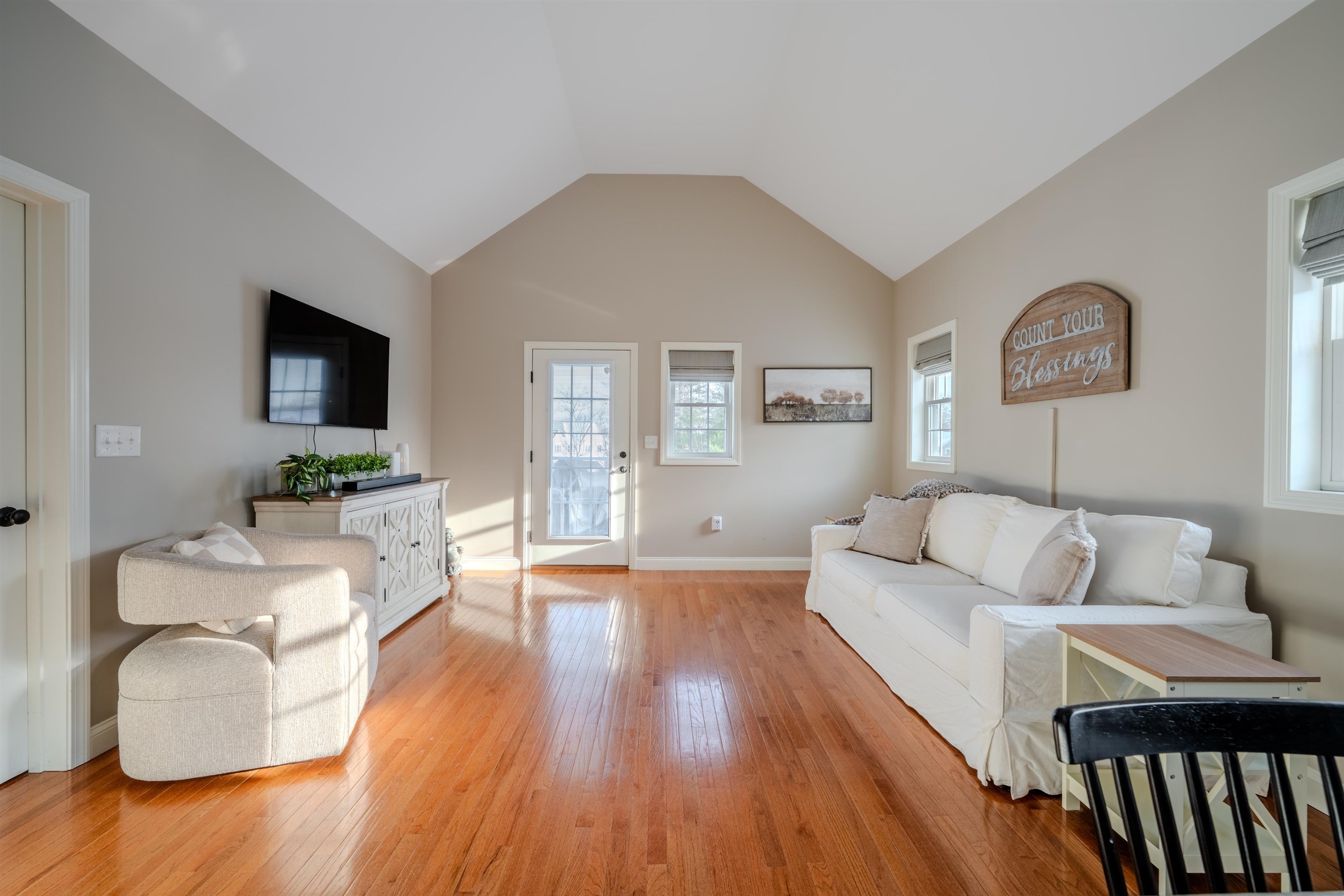 4 Crown Point Circle Merrimack, NH 03054 - Photo 13 of 59