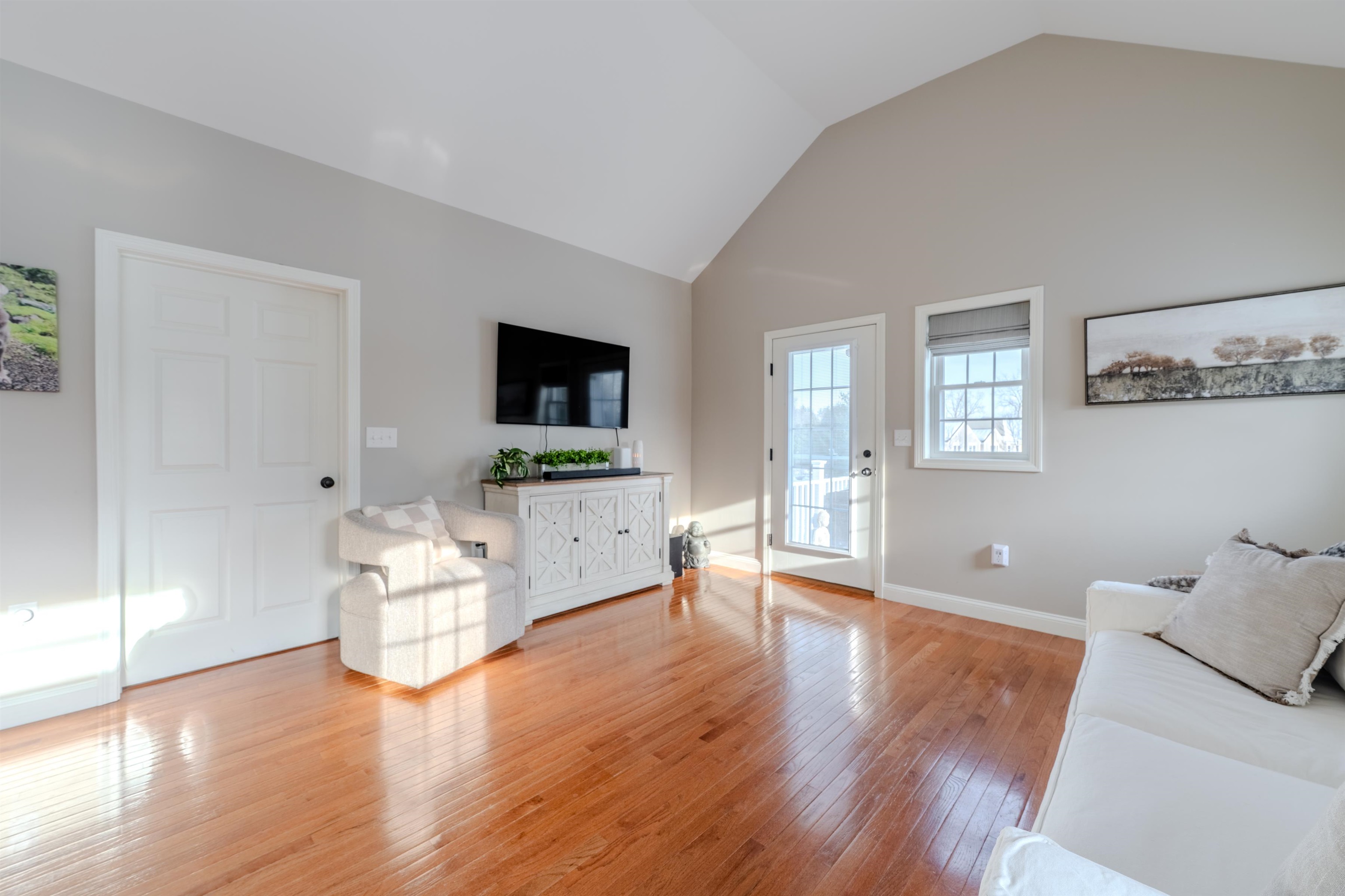 4 Crown Point Circle Merrimack, NH 03054 - Photo 14 of 59