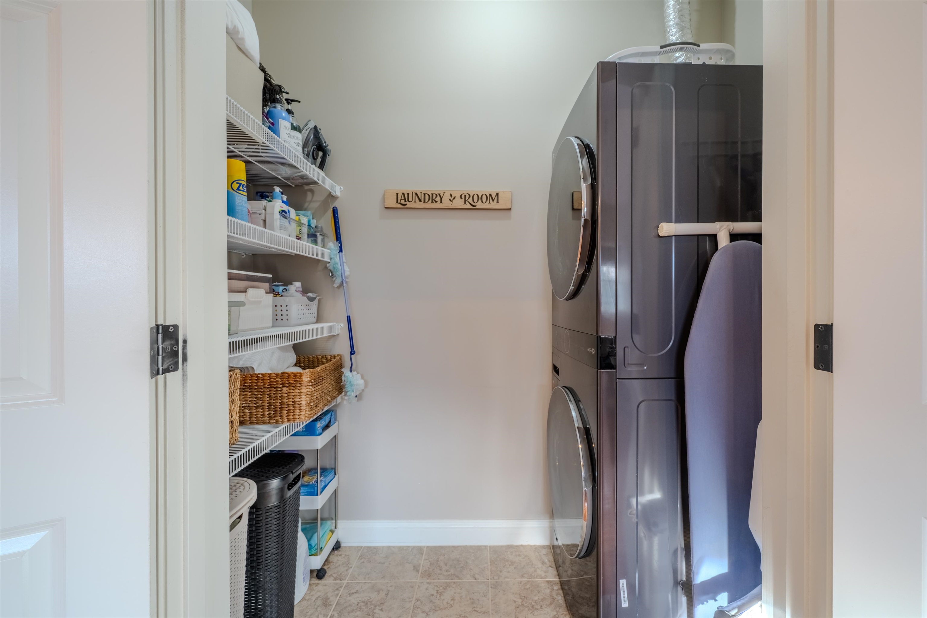 4 Crown Point Circle Merrimack, NH 03054 - Photo 26 of 59