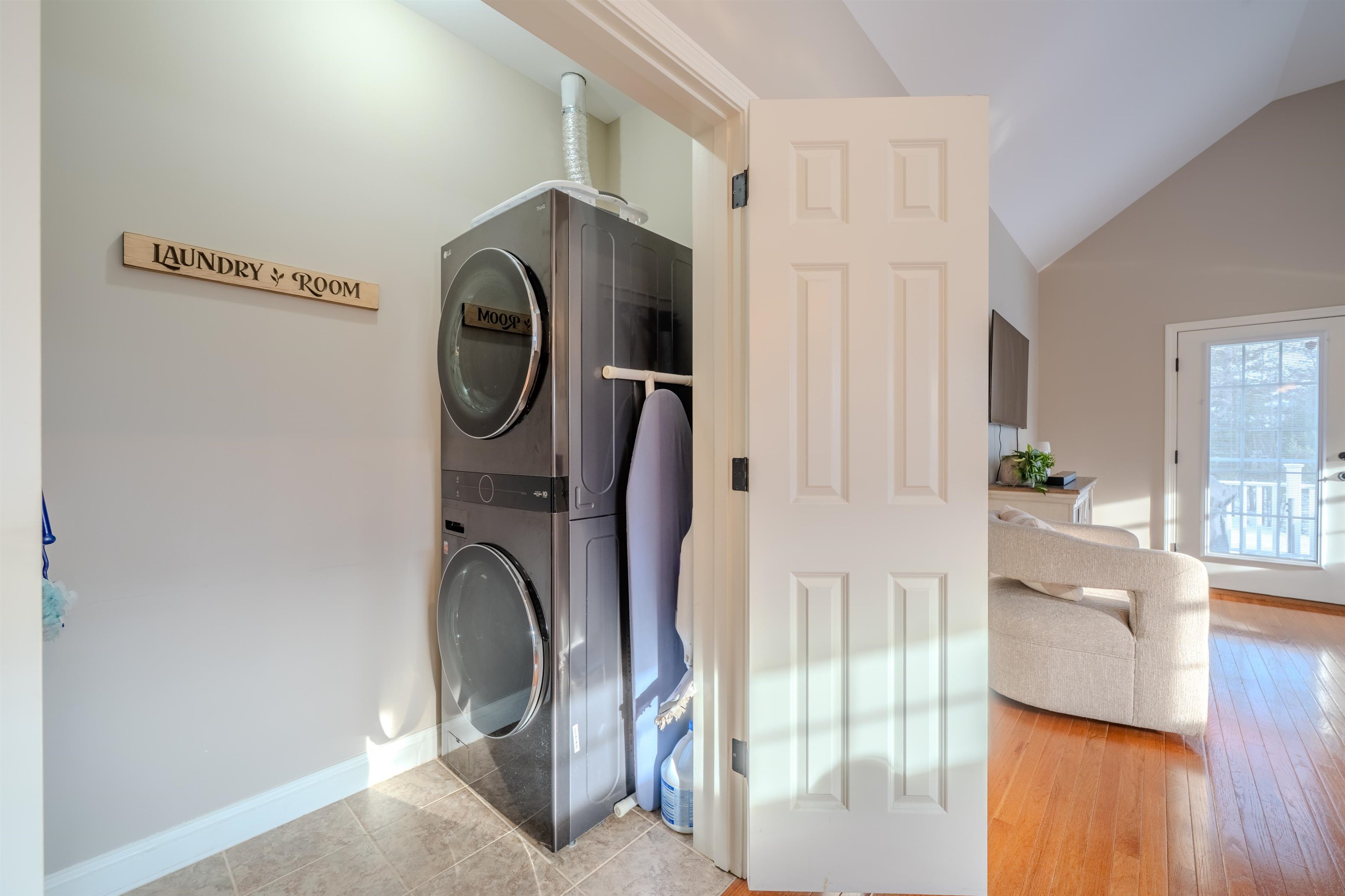 4 Crown Point Circle Merrimack, NH 03054 - Photo 27 of 59