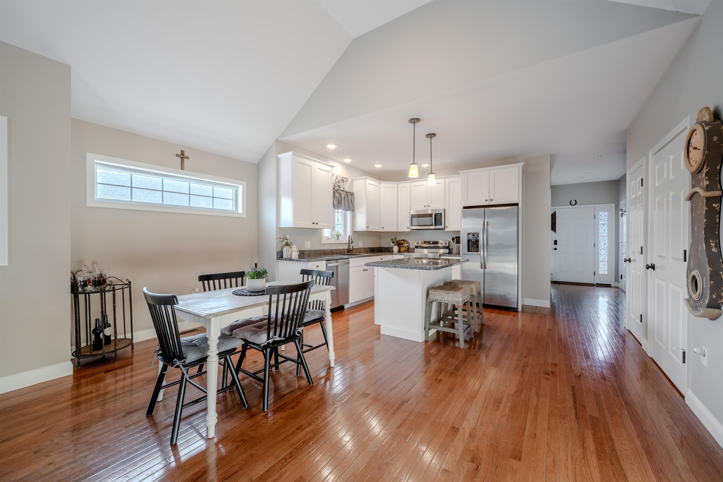 4 Crown Point Circle Merrimack, NH 03054 - Photo 3 of 59