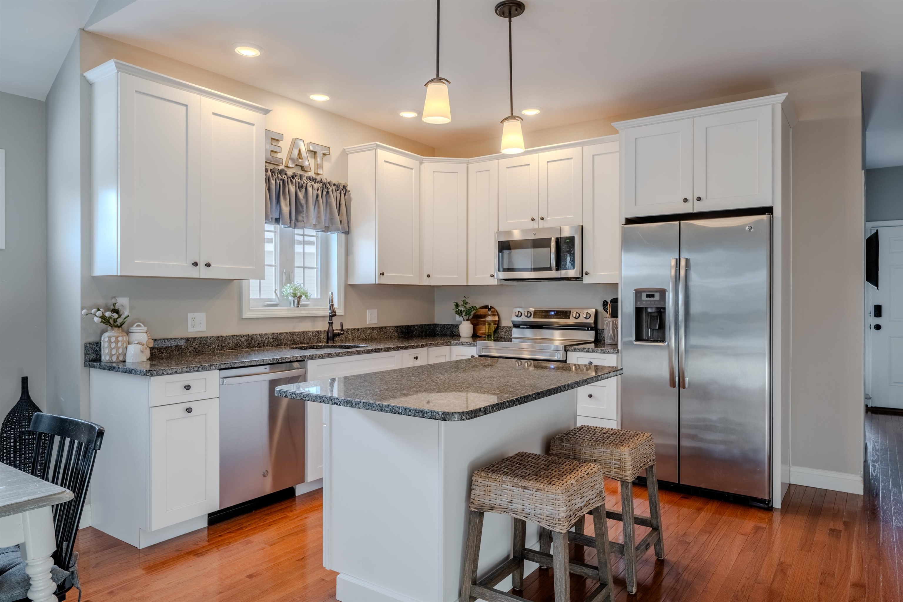 4 Crown Point Circle Merrimack, NH 03054 - Photo 5 of 59