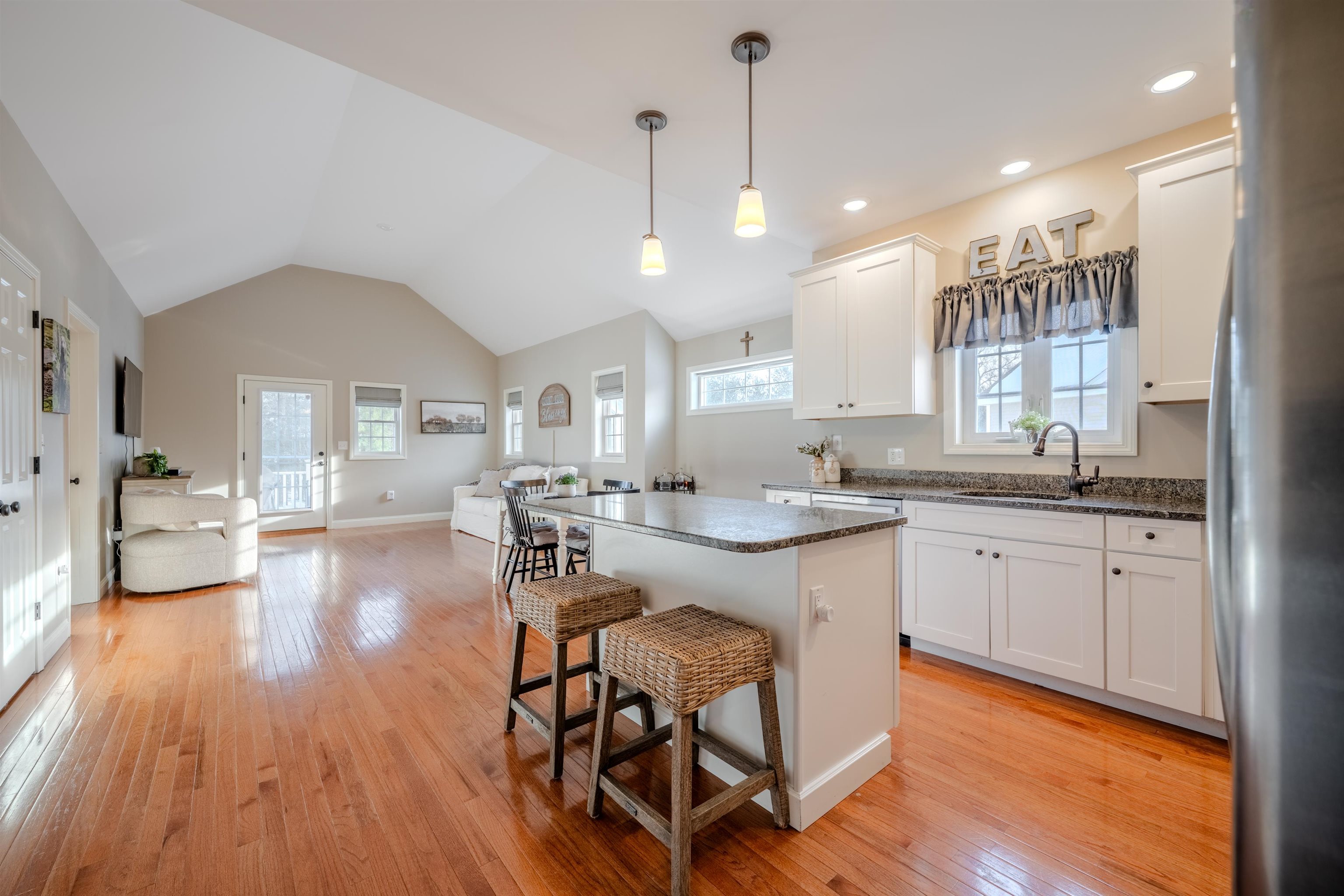 4 Crown Point Circle Merrimack, NH 03054 - Photo 8 of 59