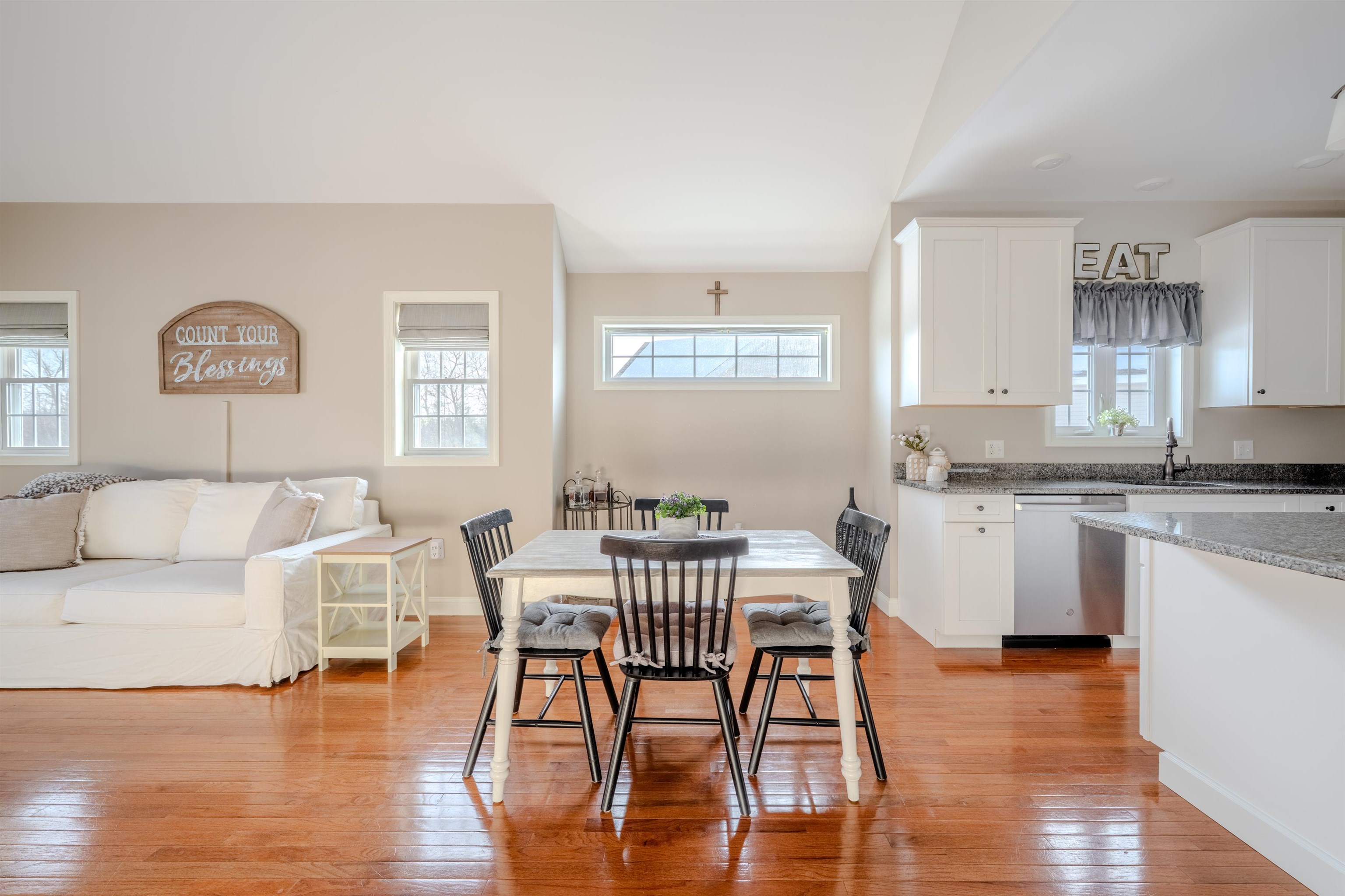 4 Crown Point Circle Merrimack, NH 03054 - Photo 10 of 59