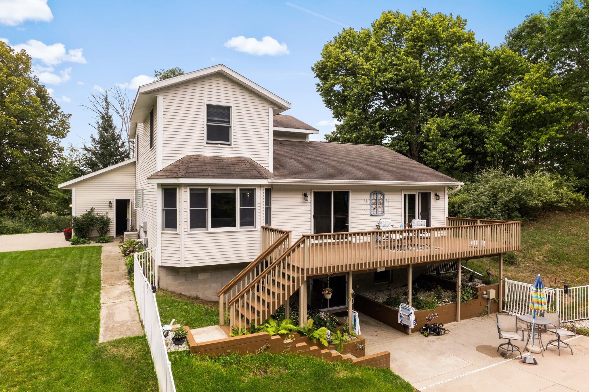 10006 Skiver Road Traverse City, MI 49685 - Photo 2 of 43 1914793-1.JPG