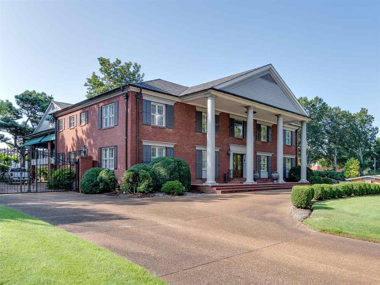 4515 Aldersgate Road, Unit 2 Memphis, TN 38117 - Photo 2 of 25 a front view of building with yard