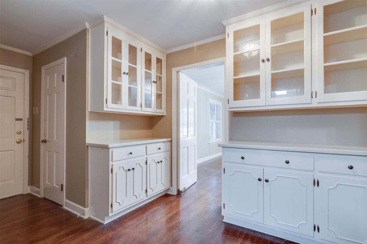 4515 Aldersgate Road, Unit 2 Memphis, TN 38117 - Photo 11 of 25 a view of an empty room with wooden floor and cabinet