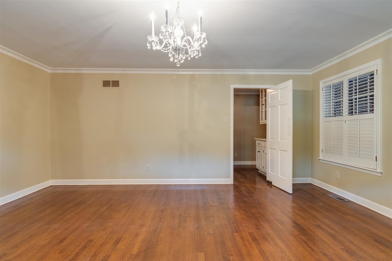 4515 Aldersgate Road, Unit 2 Memphis, TN 38117 - Photo 10 of 25 a view of a livingroom with wooden floor