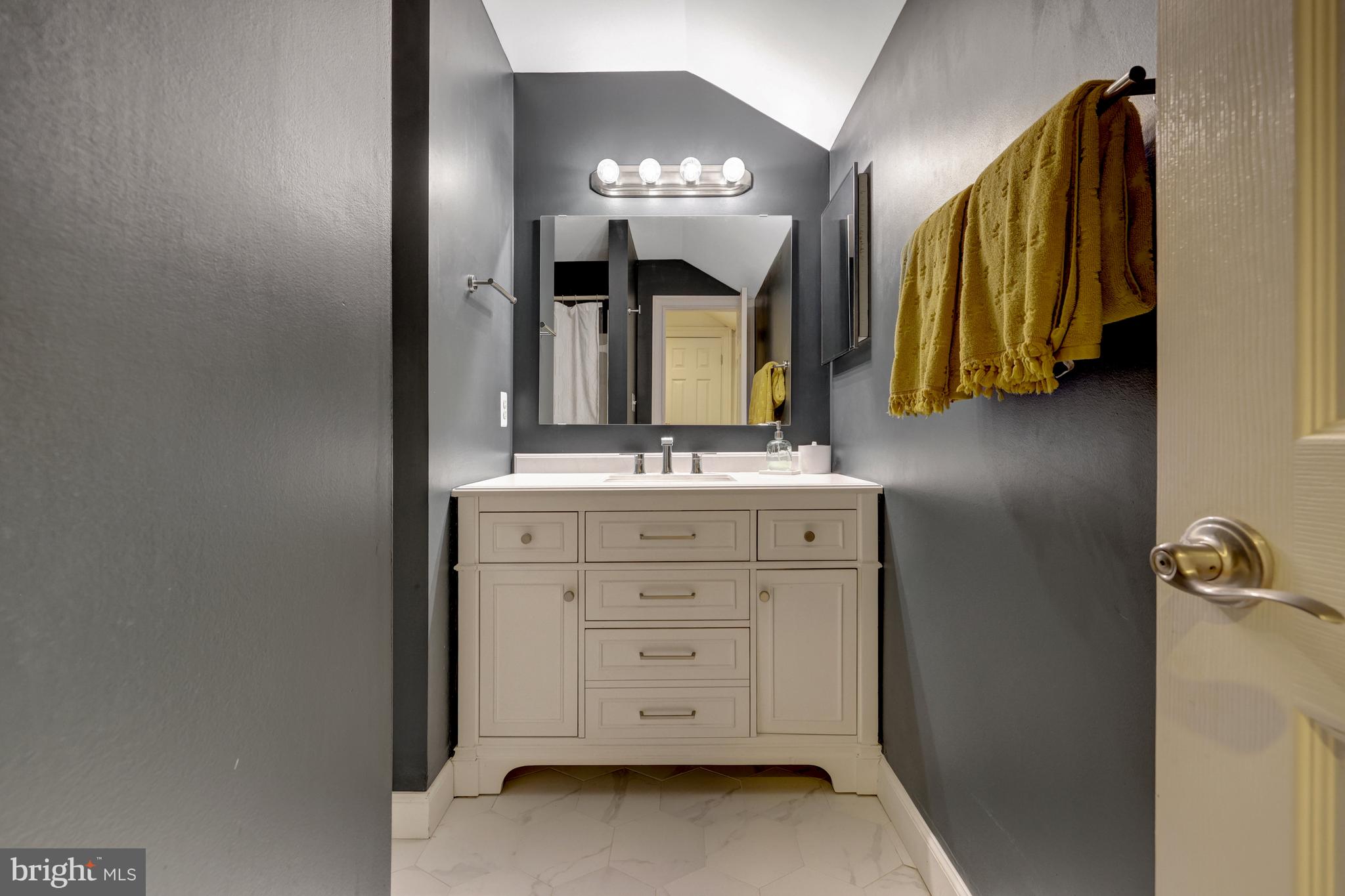 11009 Thrush Ridge Road Reston, VA 20191 - Photo 41 of 45 There is a full hall bathroom on the upper level.