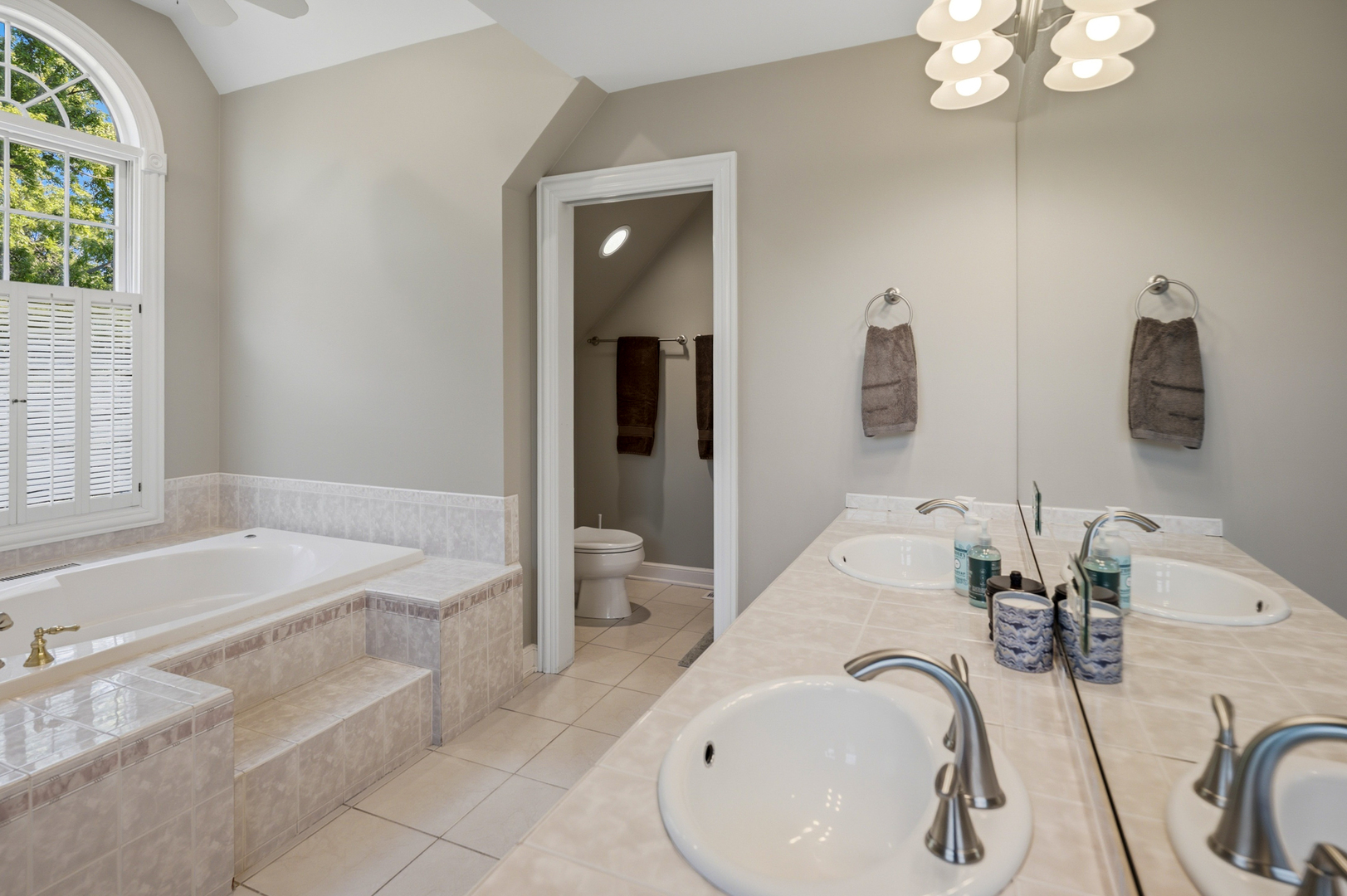 233 Valley Road Cary, IL 60013 - Photo 19 of 38