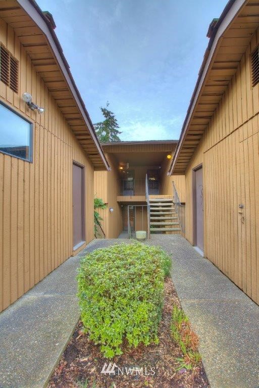 1511 Eagle Ridge Drive South, Unit F5 Renton, WA 98055 - Photo 3 of 11 Gallery Image 3