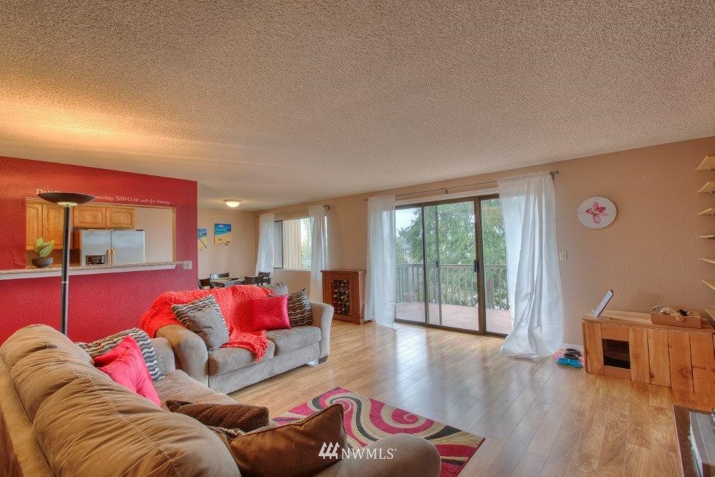 1511 Eagle Ridge Drive South, Unit F5 Renton, WA 98055 - Photo 4 of 11 Gallery Image 4