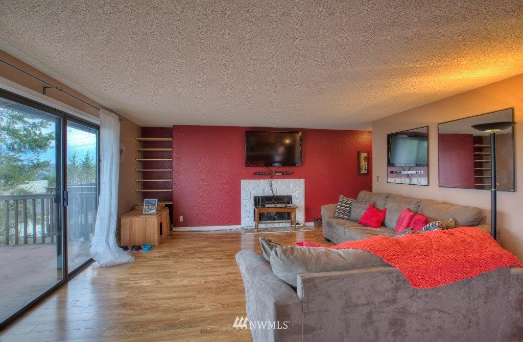 1511 Eagle Ridge Drive South, Unit F5 Renton, WA 98055 - Photo 5 of 11 Gallery Image 5
