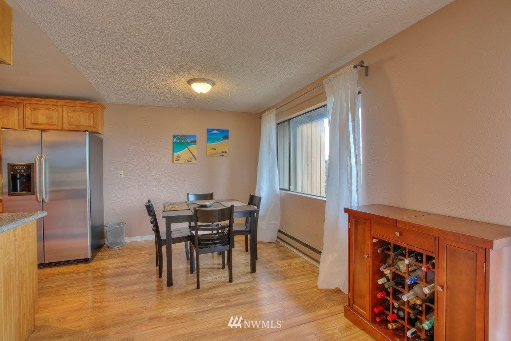 1511 Eagle Ridge Drive South, Unit F5 Renton, WA 98055 - Photo 6 of 11 Gallery Image 6