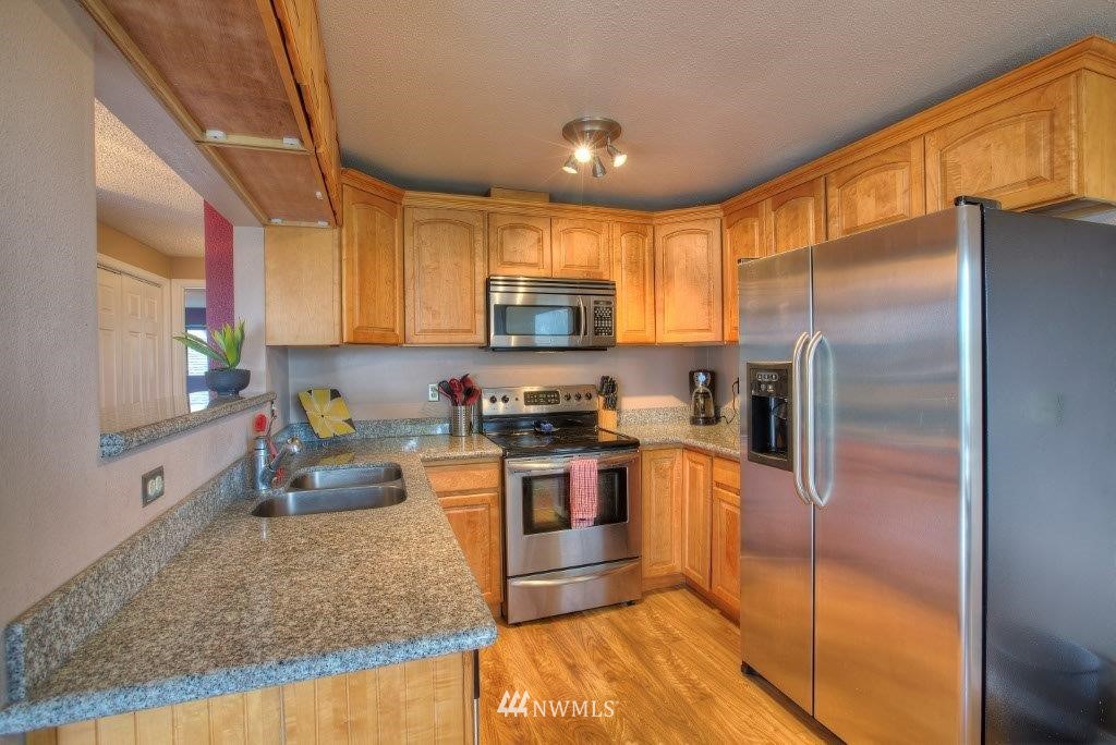 1511 Eagle Ridge Drive South, Unit F5 Renton, WA 98055 - Photo 7 of 11 Gallery Image 7