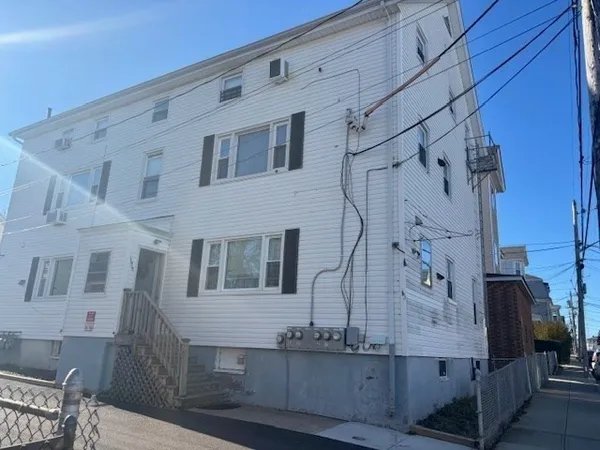 $2,000 | 193 Snell Street, Unit 2, Fall River, MA 02721