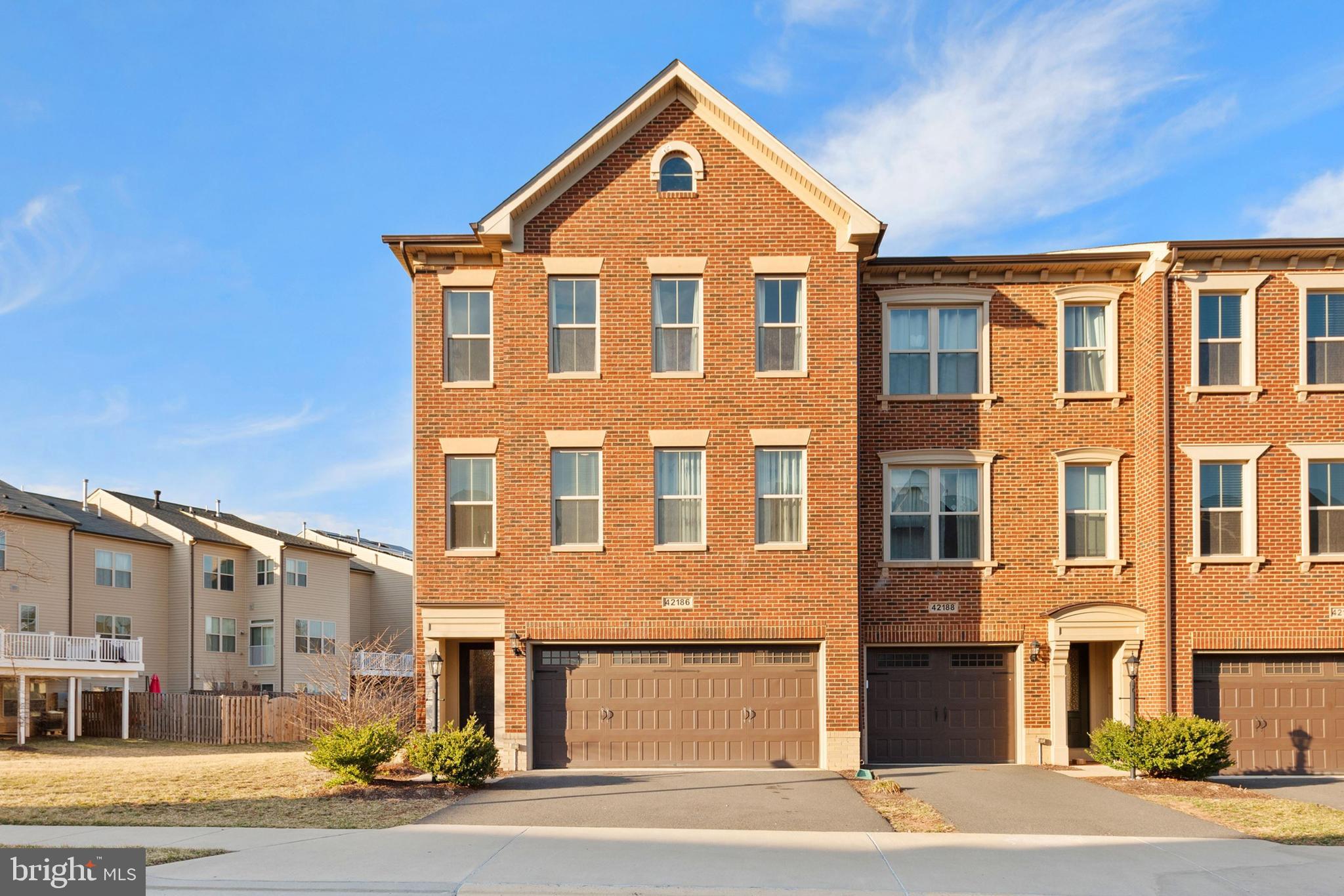 42186 Castle Ridge Square Brambleton, VA 20148 - Photo 1 of 37 Gallery Image 1