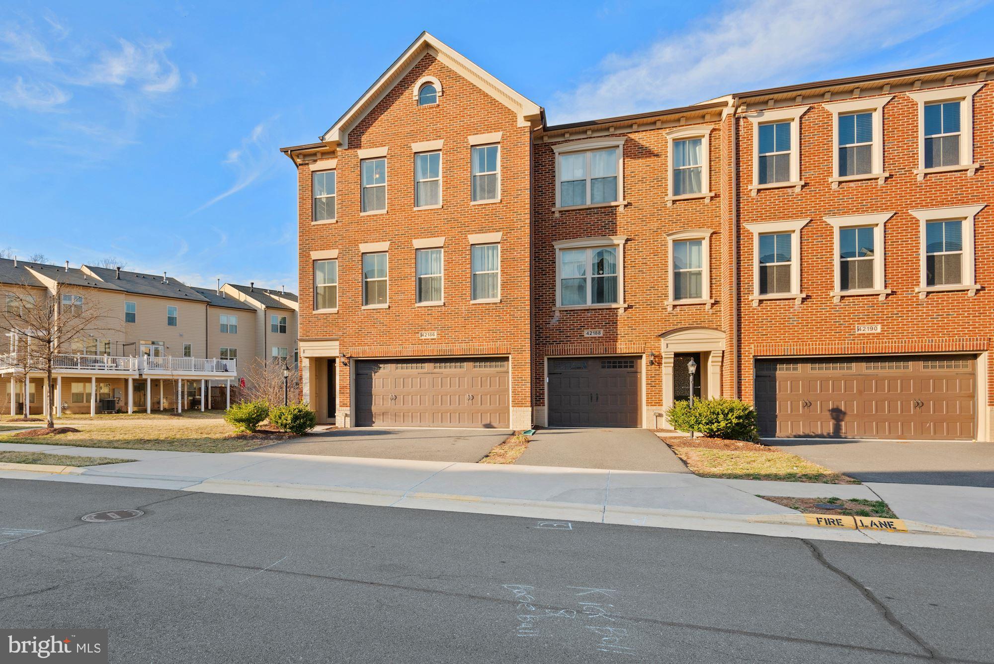 42186 Castle Ridge Square Brambleton, VA 20148 - Photo 3 of 37 Light-Filled End Unit!