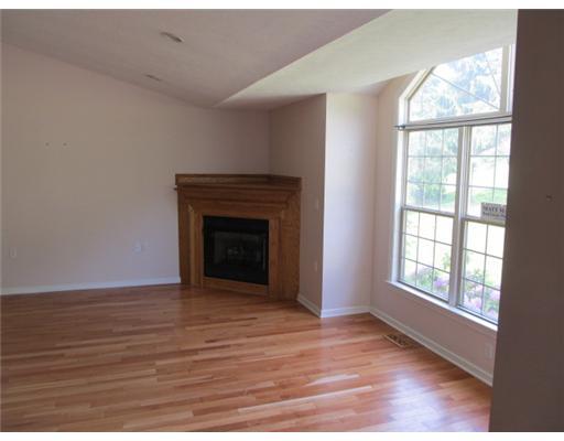 2494 Richard Road Franklin Park, PA 15090 - Photo 4 of 14 Living Room.
