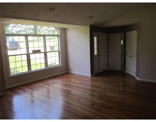 2494 Richard Road Franklin Park, PA 15090 - Photo 6 of 14 Living Room.