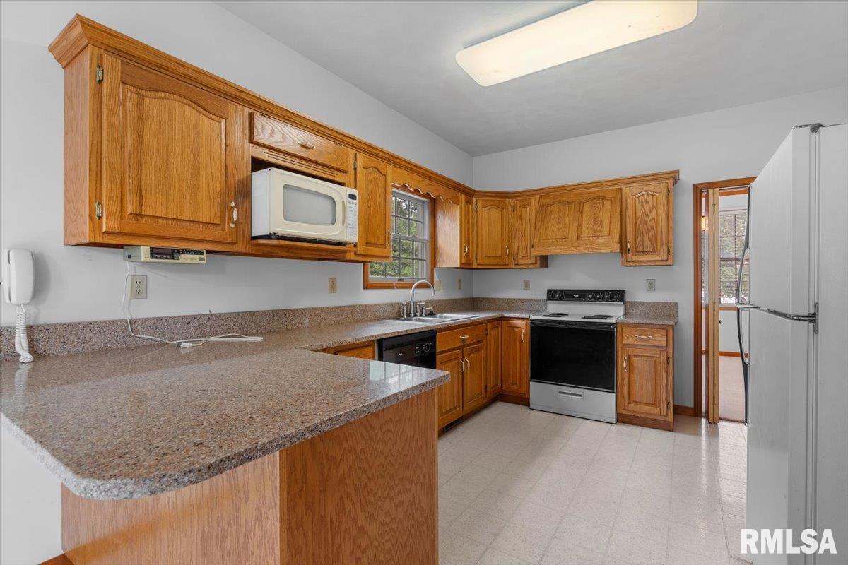2201 Checkerberry Lane Springfield, IL 62711 - Photo 12 of 44 Gallery Image 12