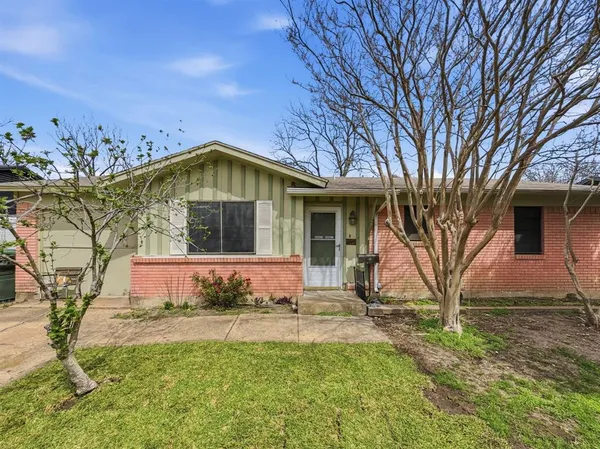 $2,000 | 617 Rosewood Hills Drive, Garland, TX 75040