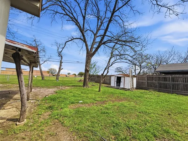 $2,000 | 617 Rosewood Hills Drive, Garland, TX 75040