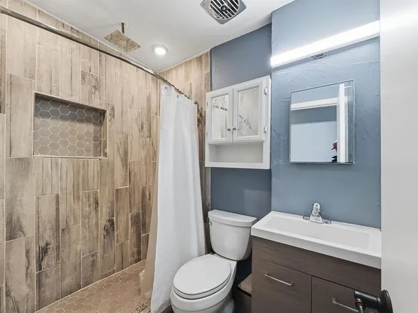 $2,000 | 617 Rosewood Hills Drive, Garland, TX 75040