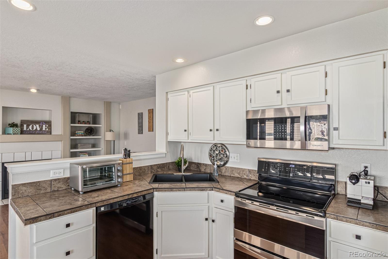 3197 Foxhill Place Highlands Ranch, CO 80129 - Photo 12 of 30