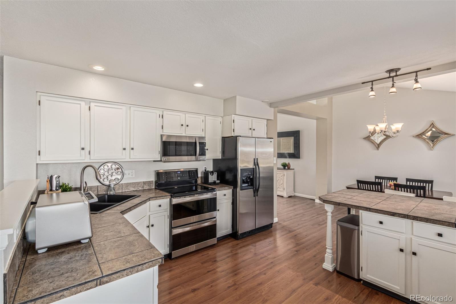 3197 Foxhill Place Highlands Ranch, CO 80129 - Photo 10 of 30