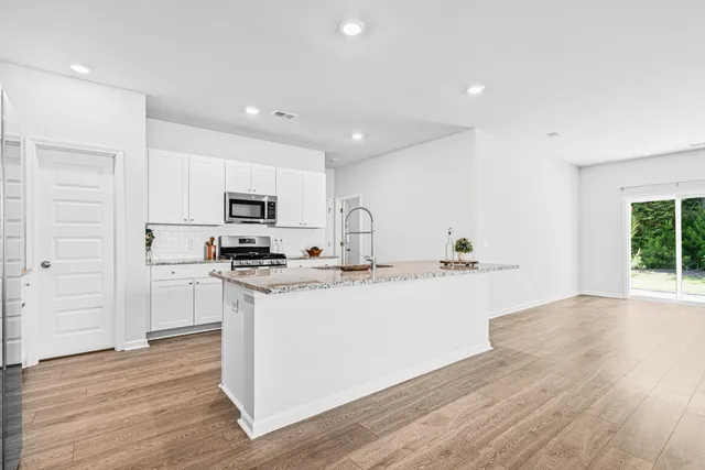 $3,200 | 504 Minim Street, Charleston, SC 29414