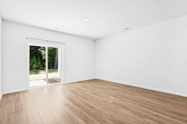 $3,200 | 504 Minim Street, Charleston, SC 29414