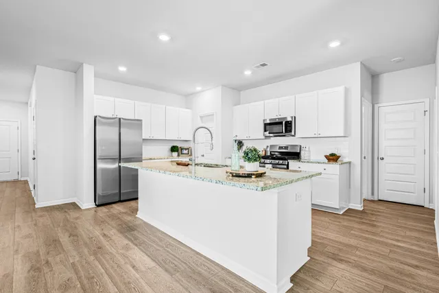 $3,200 | 504 Minim Street, Charleston, SC 29414