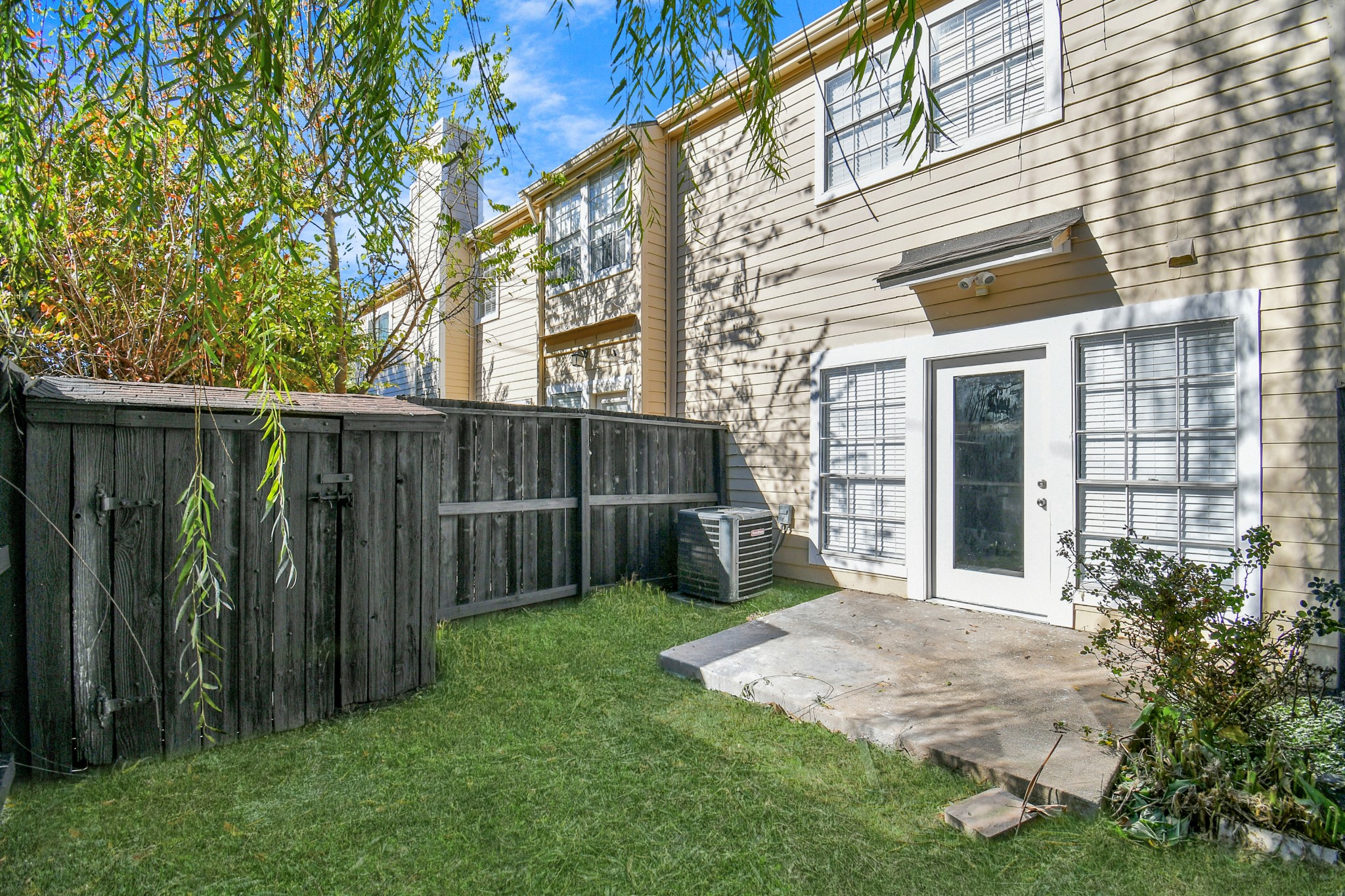 2002 Gentryside Drive, Unit 113 Houston, TX 77077 - Photo 28 of 32 a view of a back yard of the house