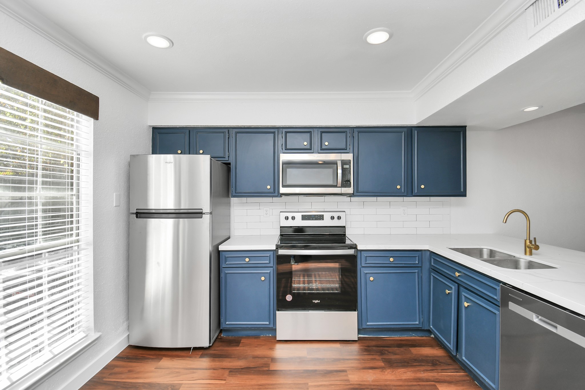 2002 Gentryside Drive, Unit 113 Houston, TX 77077 - Photo 5 of 32 a kitchen with refrigerator a microwave a sink and cabinets