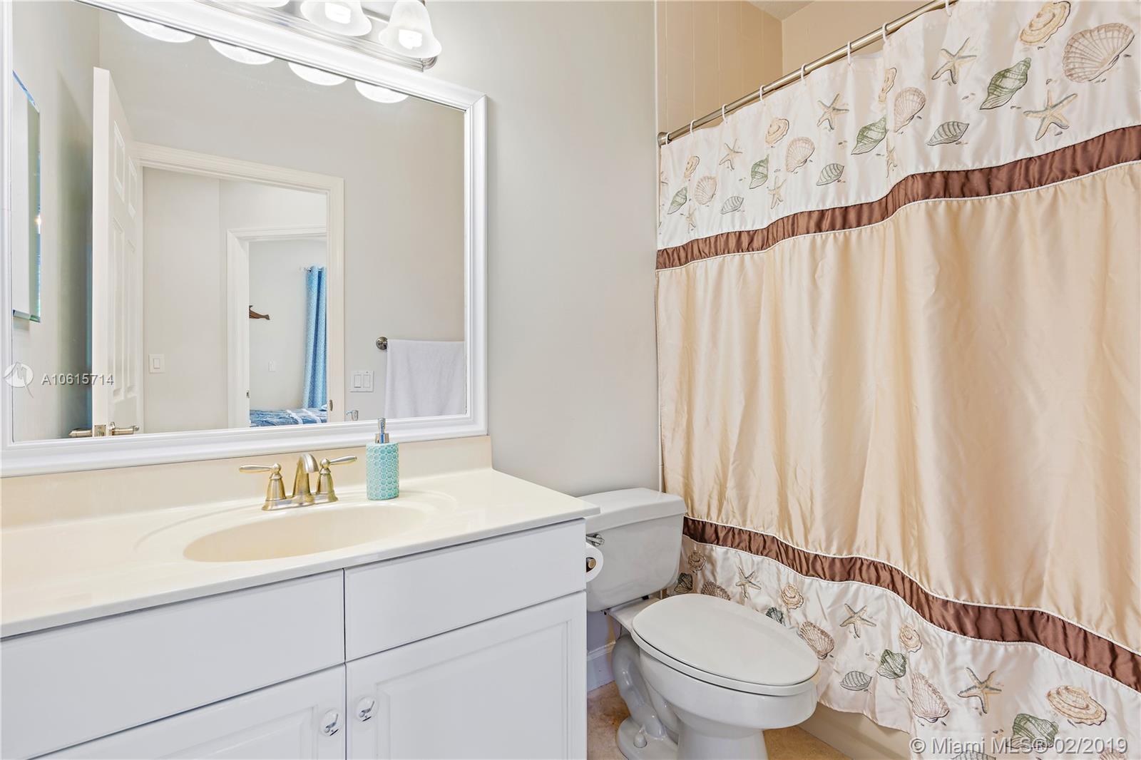 18897 Southeast Loxahatchee River Road Jupiter, FL 33458 - Photo 21 of 48 Guest bathroom #2