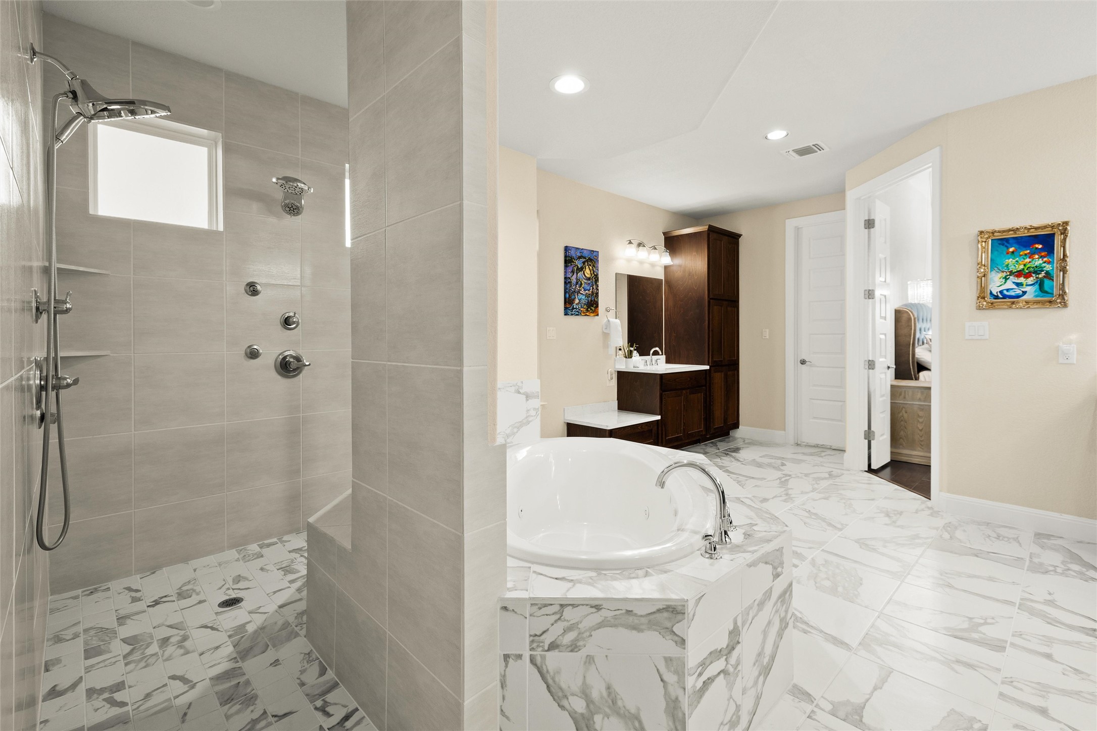 479 Crosswater Lane Dripping Springs, TX 78620 - Photo 21 of 40 a bathroom with a tub sink and mirror