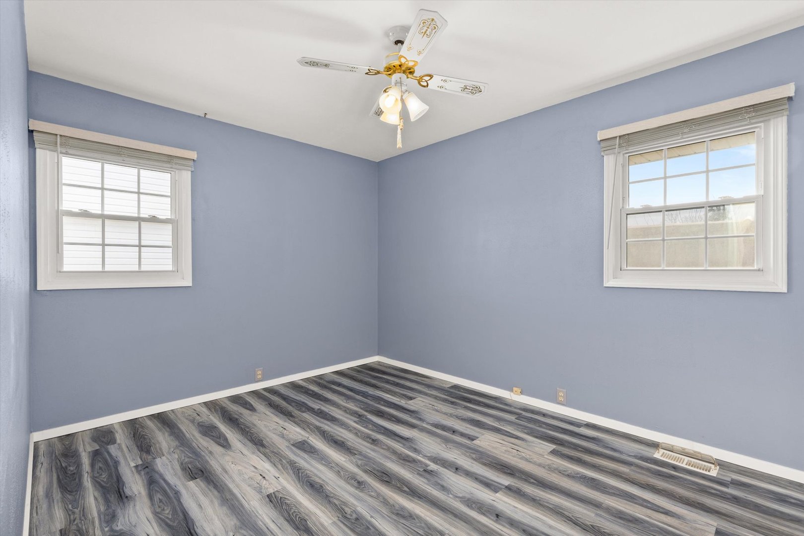 794 Farragut Avenue Romeoville, IL 60446 - Photo 5 of 23 a room with a bed and a chandelier fan