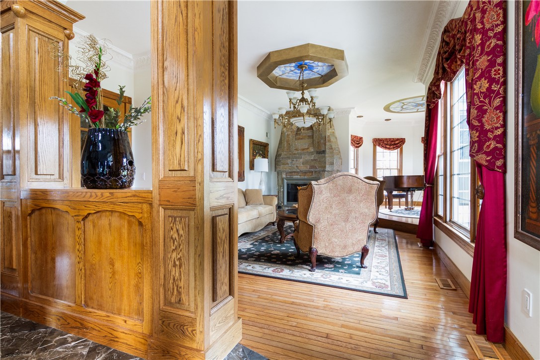 10 Ridge Road Newport, RI 02840 - Photo 10 of 41 Living Room