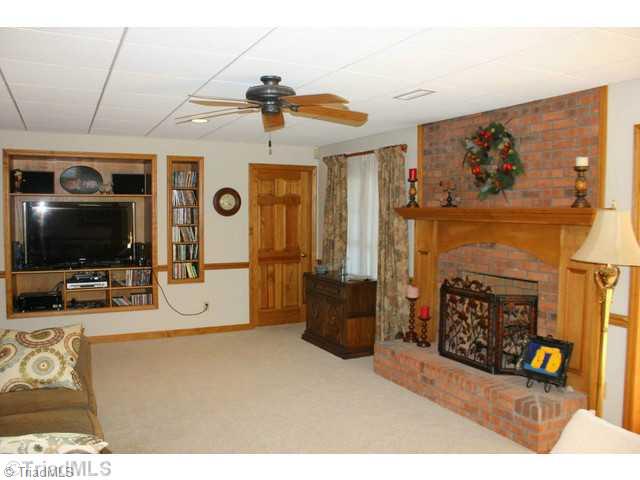 1395 South Union Grove Road Lexington, NC 27295 - Photo 14 of 16 Den/Family/Great Room.