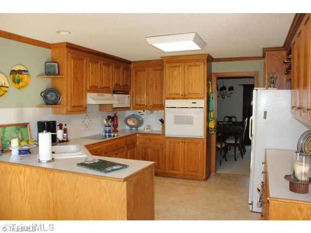 1395 South Union Grove Road Lexington, NC 27295 - Photo 4 of 16 Kitchen.