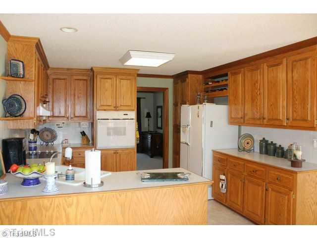 1395 South Union Grove Road Lexington, NC 27295 - Photo 5 of 16 Kitchen.