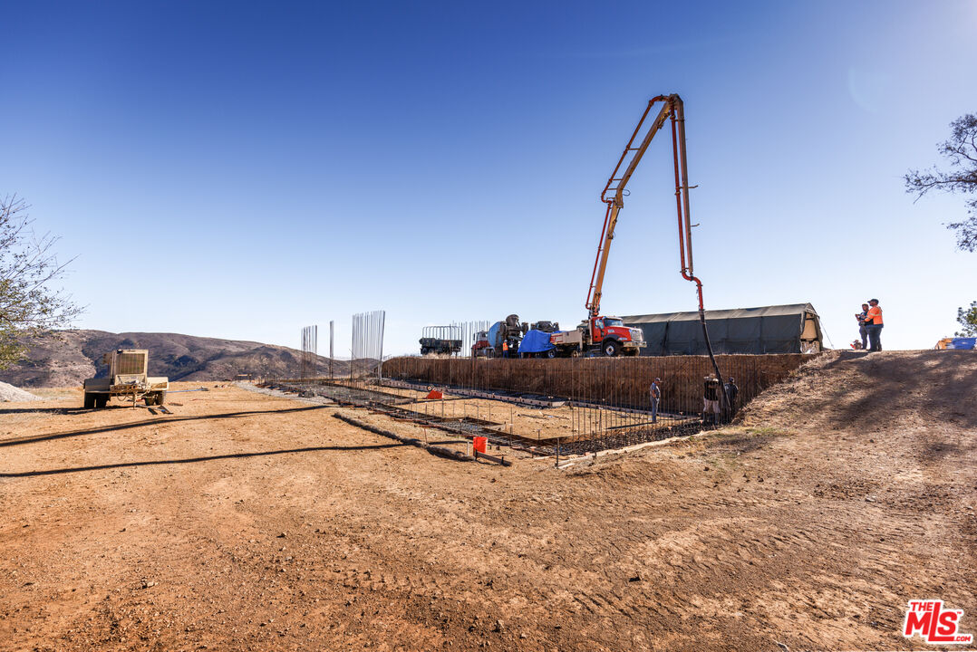 9950 Cotharin Road Malibu, CA 90265 - Photo 17 of 48