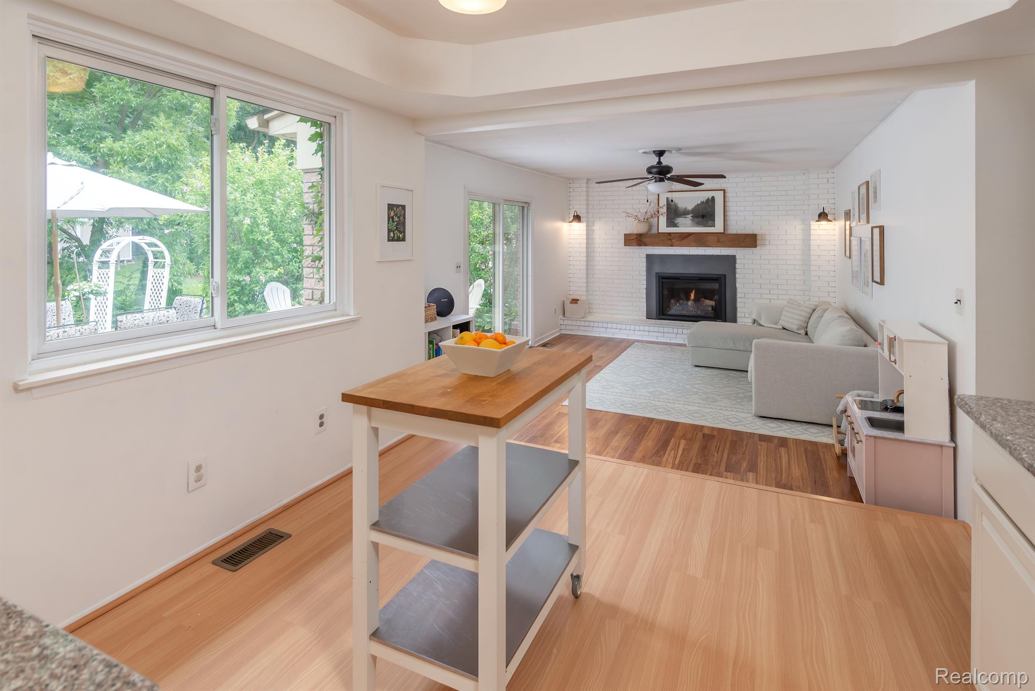 43014 Arlington Road Canton, MI 48187 - Photo 11 of 31 Gallery Image 11