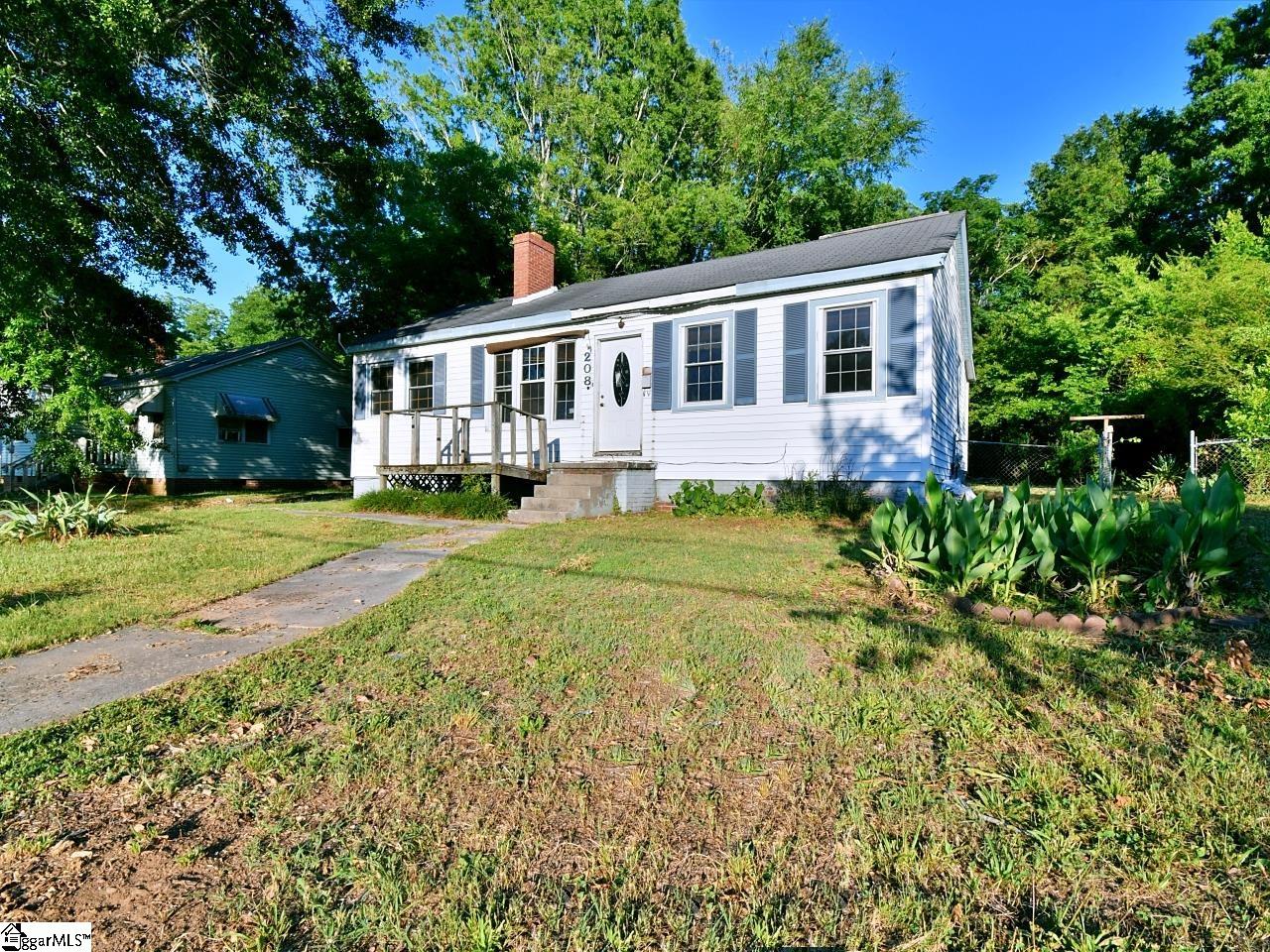 208 Shands Street Clinton, SC 29325 - Photo 1 of 9 Gallery Image 1