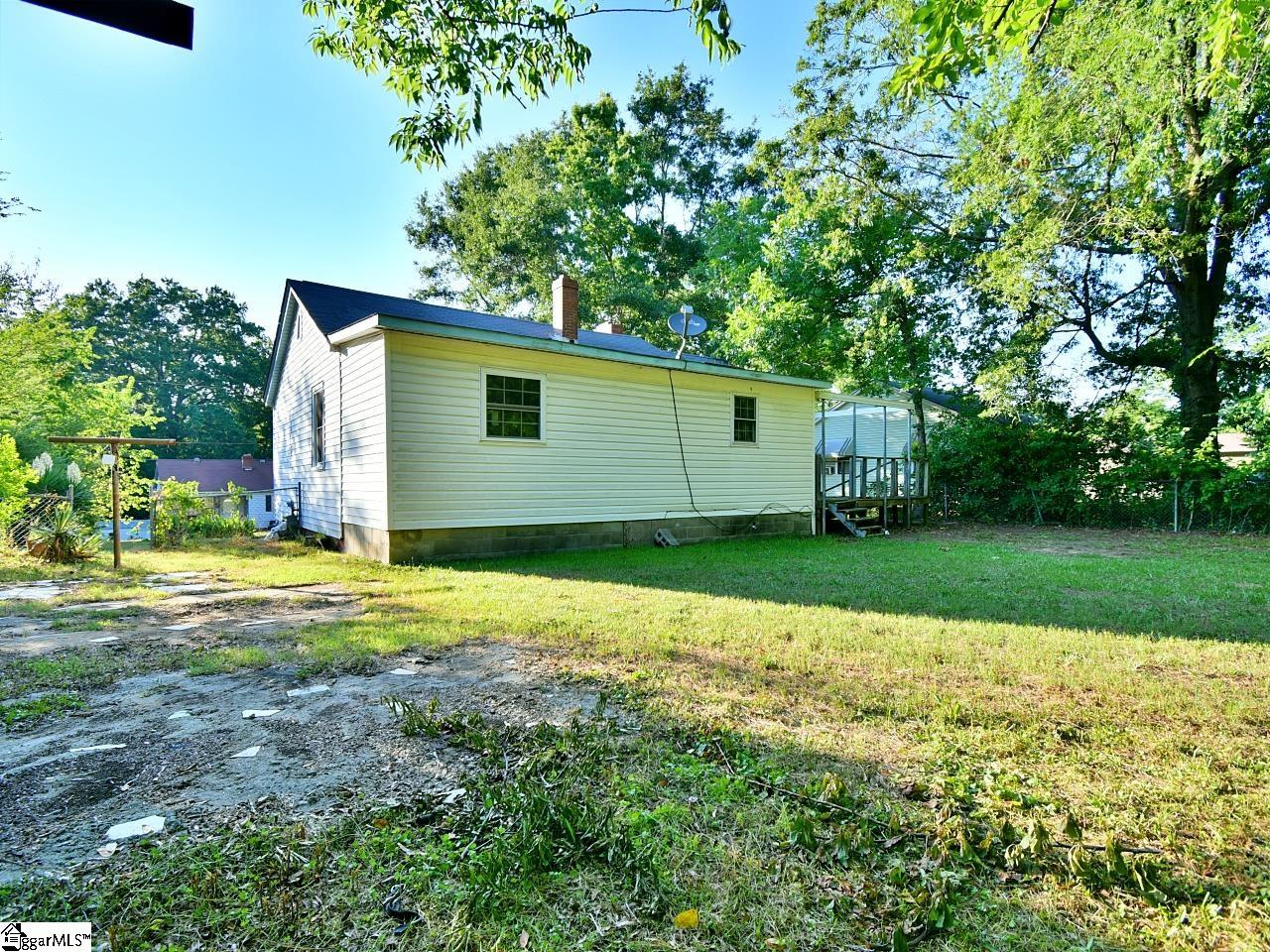 208 Shands Street Clinton, SC 29325 - Photo 3 of 9 Gallery Image 3