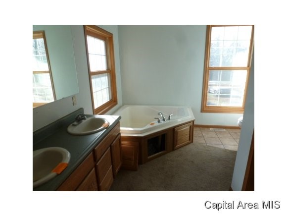 1558 Carter Road Jacksonville, IL 62650 - Photo 5 of 6
